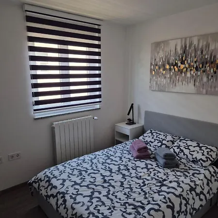 Mars E-4 Apartament *