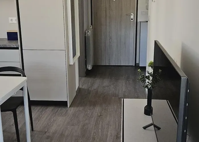 Mars E-4 Apartament Pula