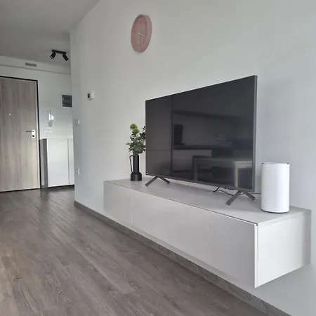 Mars E-4 Apartament Pula